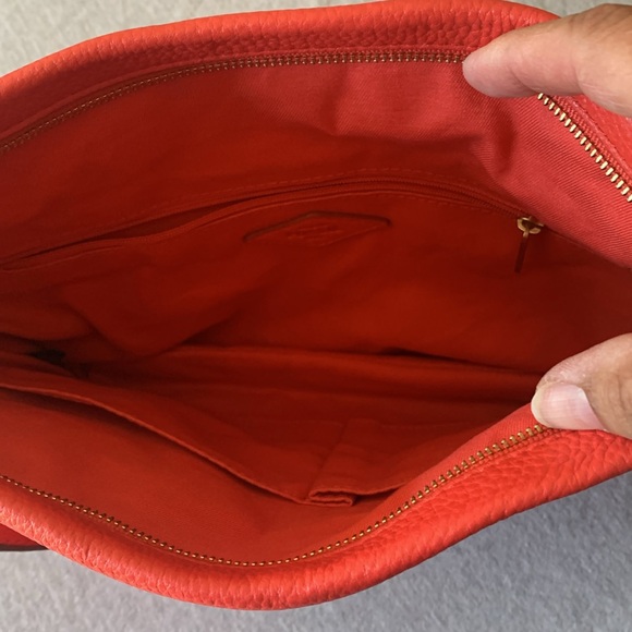 Fossil, leather crossbody bag with brass hardware. - Picture 4 of 10